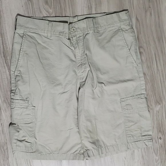 DICKIES Shorts Khaki Relaxed fit Cargo mens Size 36 Read Description - Picture 2 of 9